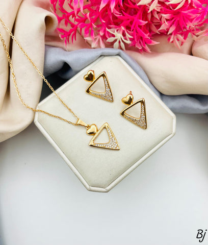 Fancy &amp; Beautiful Gold-Plated Zircon Locket Set