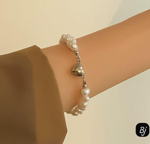 Fancy &amp; Beautiful China Magnetic Heart ❤️ Bracelet