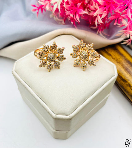 Fancy &amp; Beautiful Gold-Plated Flower Zircon Ring