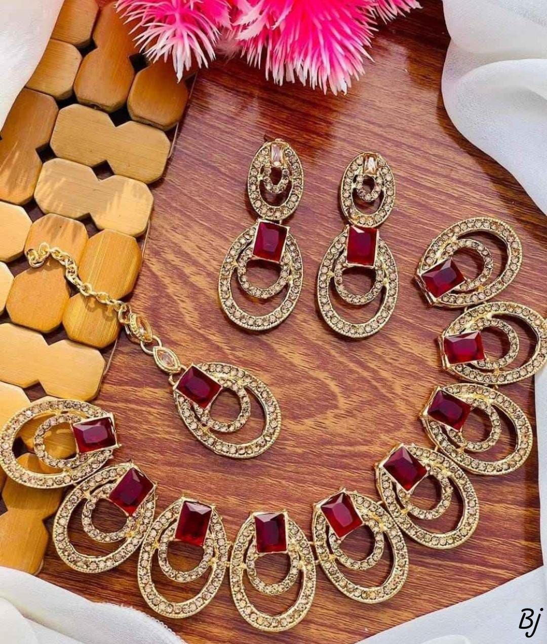 Fancy Beautiful Gold-Plated Zircon Choker Set