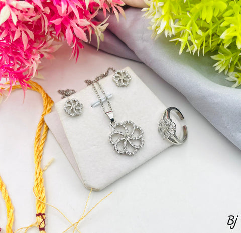 Fancy &amp; Beautiful Flower Design Zircon Work Gold-Plated Locket Set