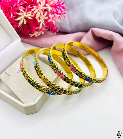 FANCY BANGLES 4 PCS