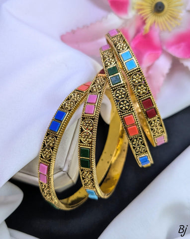 FANCY BANGLES 4 PCS