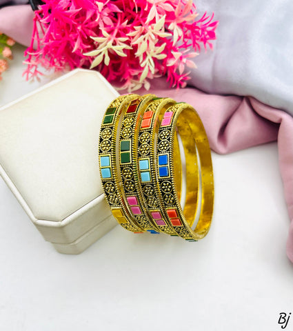 FANCY BANGLES 4 PCS