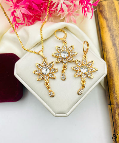 Beautiful Gold-Plated Flower Locket Set