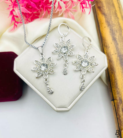 Beautiful Gold-Plated Flower Locket Set