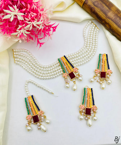 Beautiful Manjoos Nauratan Choker Set