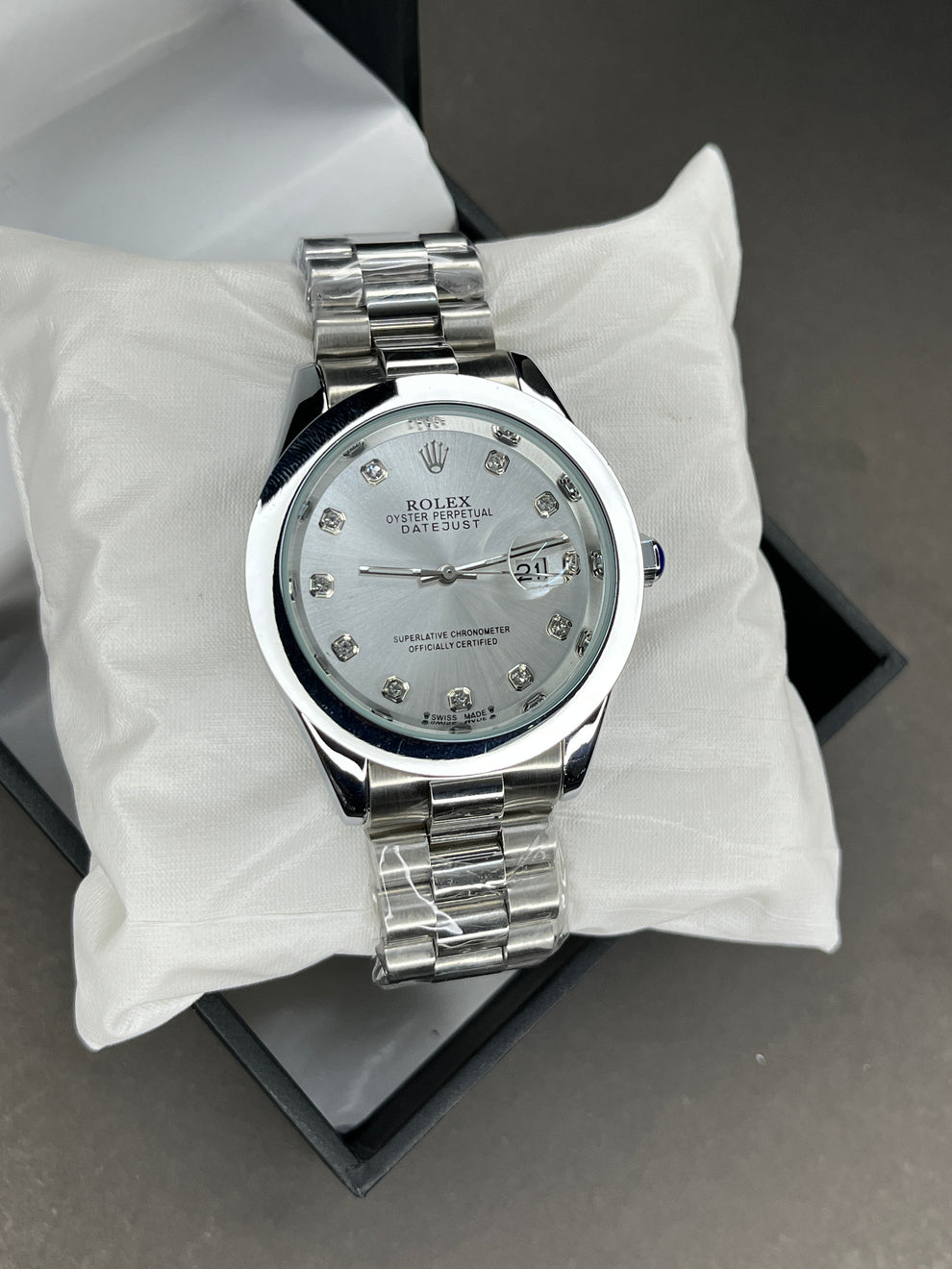 Rolex (Oyster Perpetual) - Date | Silver Dial | Silver chain
