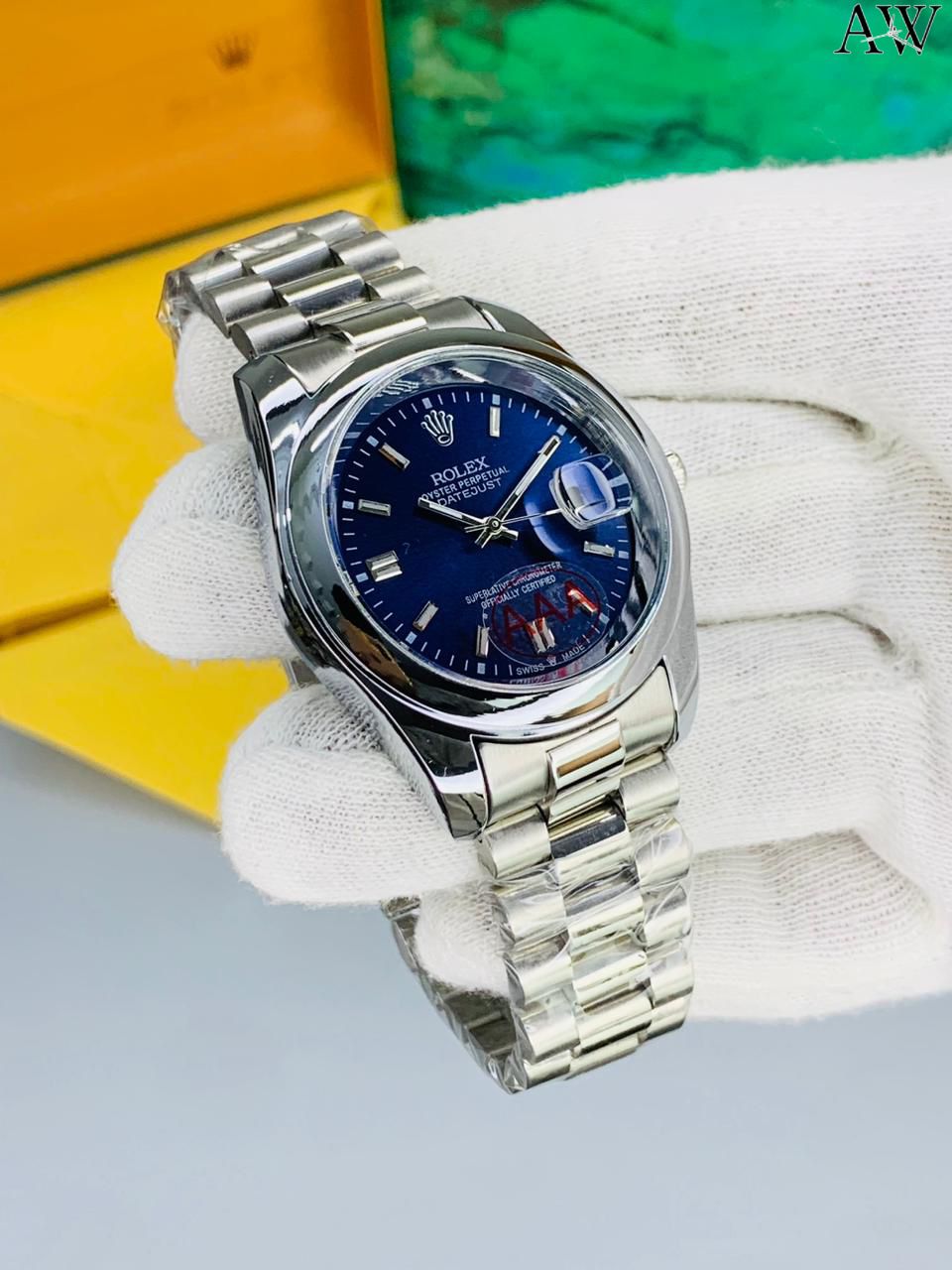 Rolex with date, signature crown and secure Master-lock clasp. ⌚✨