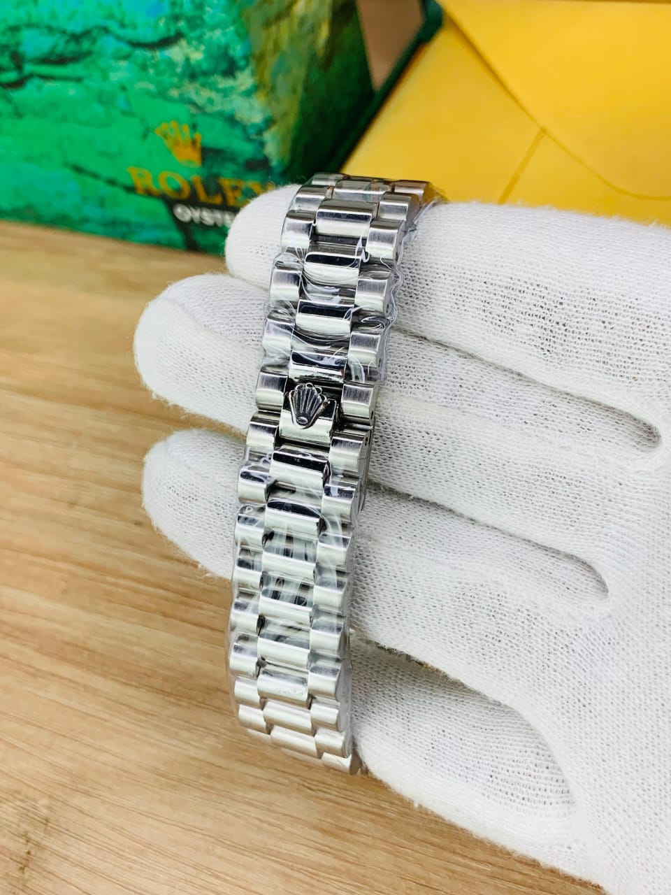 Rolex oyster perpetual silver chain with White dial and date