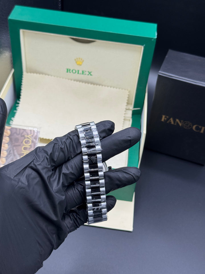 Rolex Datejust | Smooth-Bezel | Gloss Silver Dial